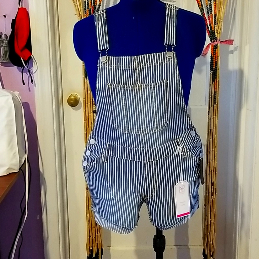 Overall shorts